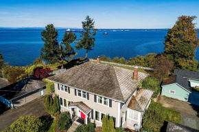 Historic Waterfront Colonial Home - Estate Grounds